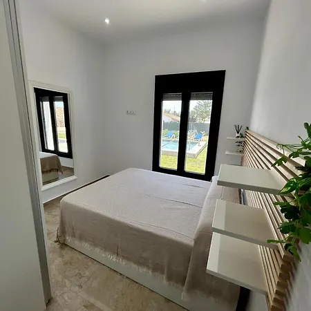 Namaste コニル・デ・ラ・フロンテラ